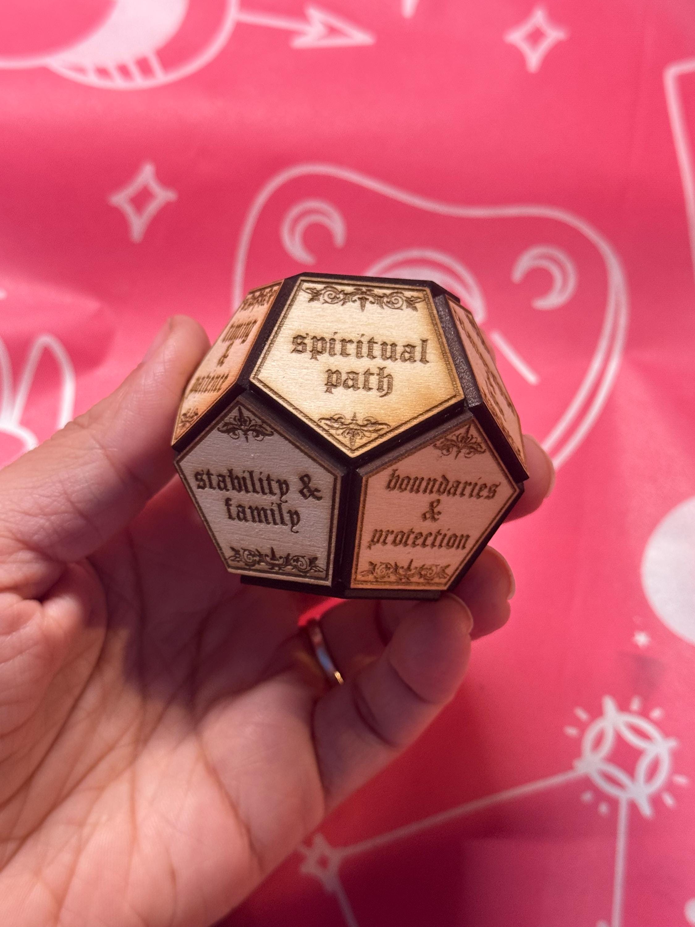 Life Theme Divination Die – Wooden Dice for Tarot-Inspired Readings, Shadow Work & Spiritual Clarity