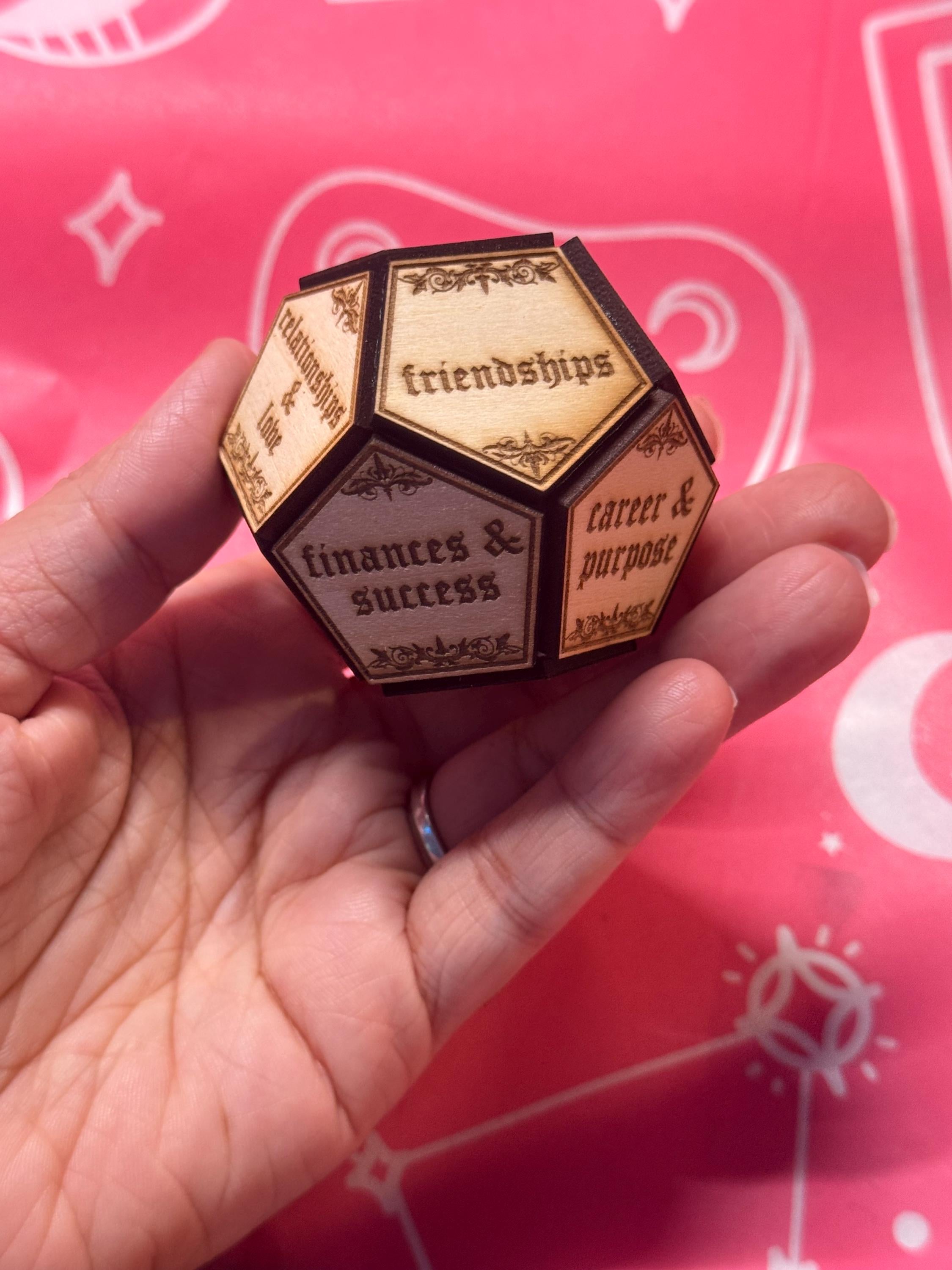 Life Theme Divination Die – Wooden Dice for Tarot-Inspired Readings, Shadow Work & Spiritual Clarity