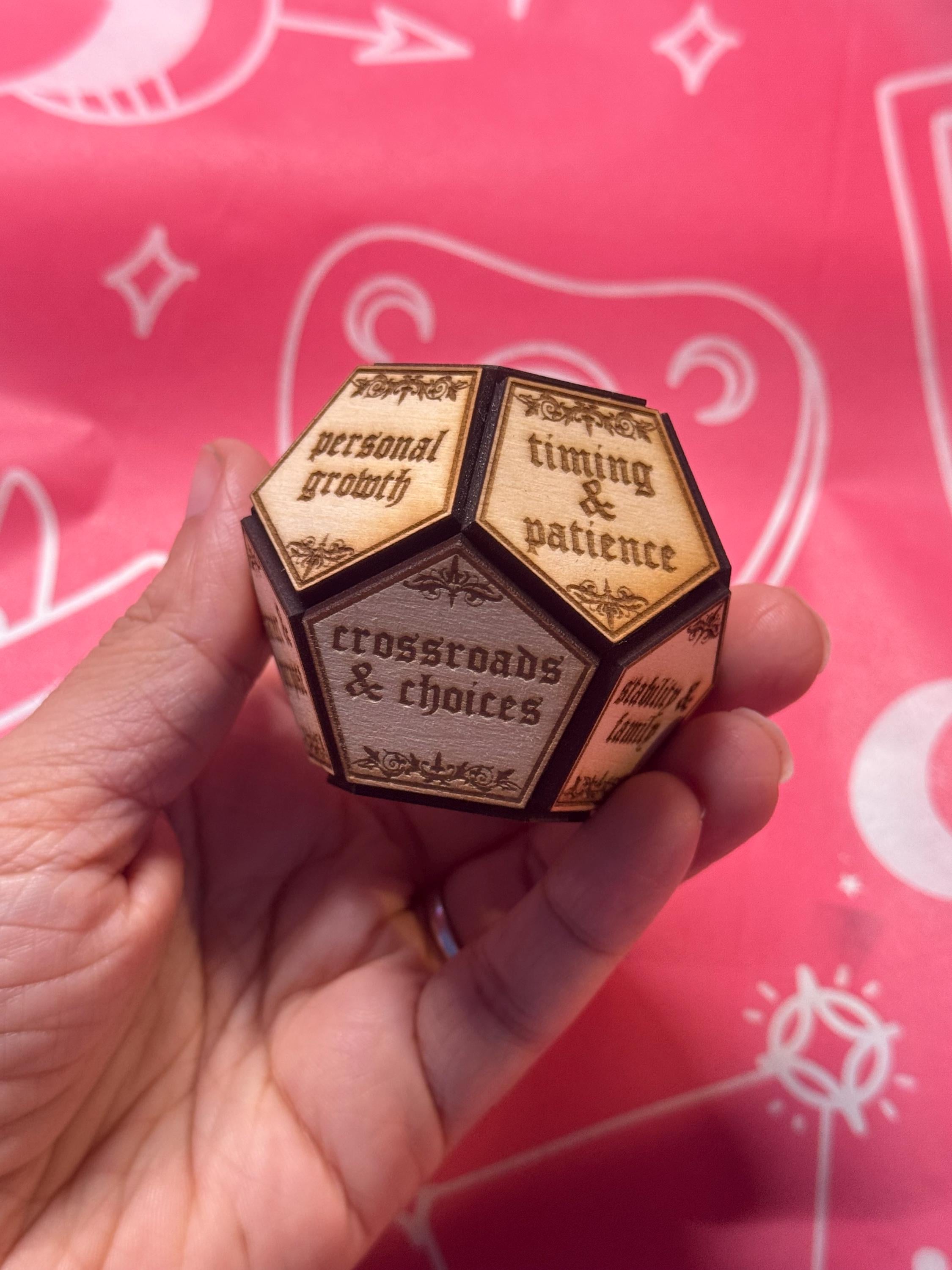 Life Theme Divination Die – Wooden Dice for Tarot-Inspired Readings, Shadow Work & Spiritual Clarity