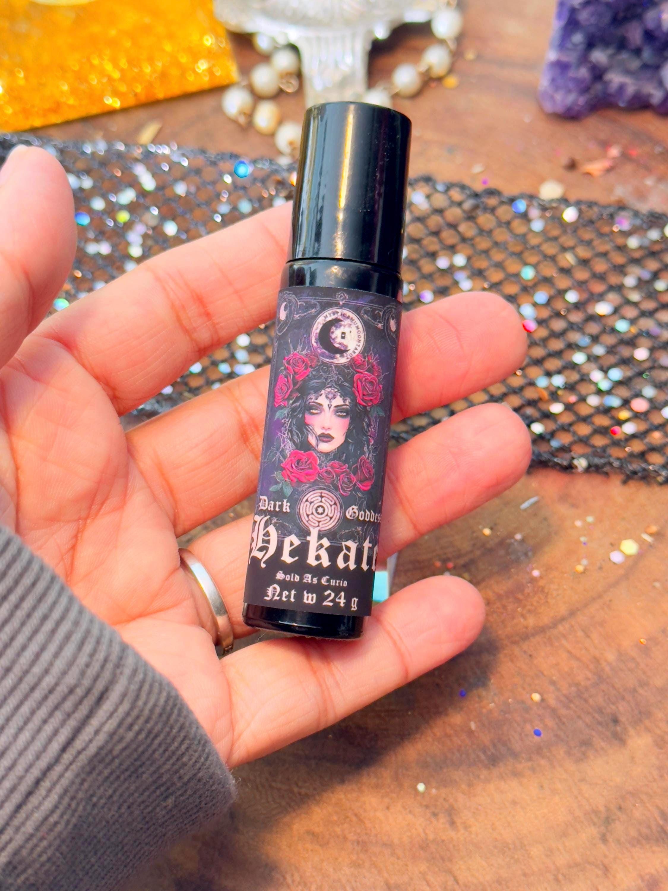 Hecate Perfume Oil | 10ml Hekate Ritual Oil, Hecate Roller Oil, Hekate Offering, Witchcraft Anointing Oil, Mysticbluumoontarot