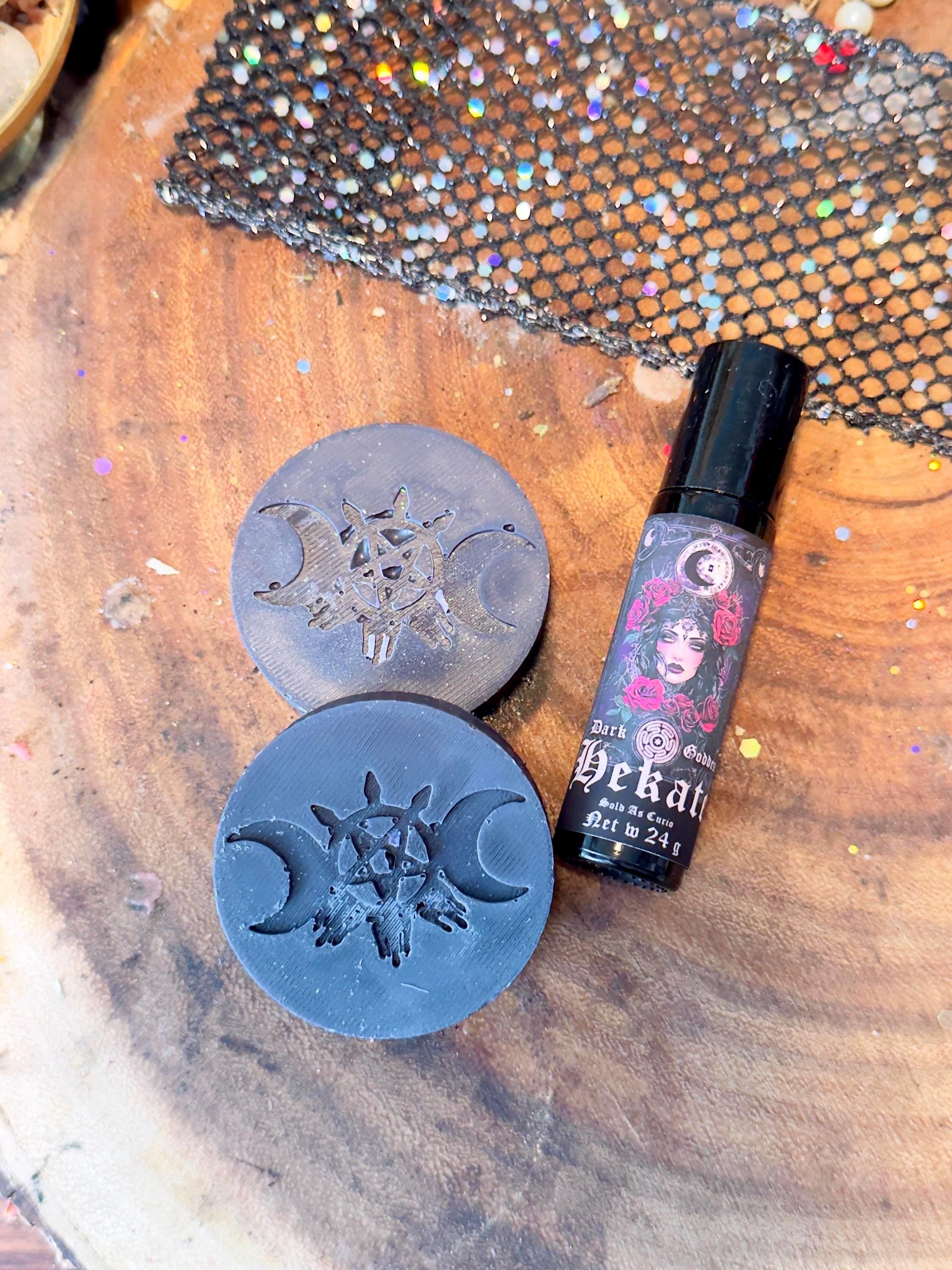 Hecate Perfume Oil | 10ml Hekate Ritual Oil, Hecate Roller Oil, Hekate Offering, Witchcraft Anointing Oil, Mysticbluumoontarot