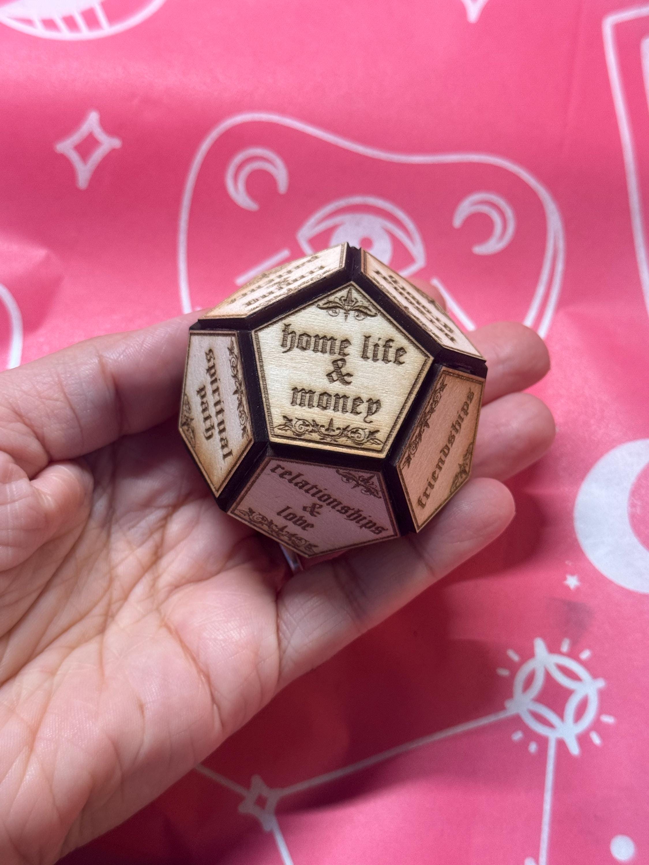 Life Theme Divination Die – Wooden Dice for Tarot-Inspired Readings, Shadow Work & Spiritual Clarity
