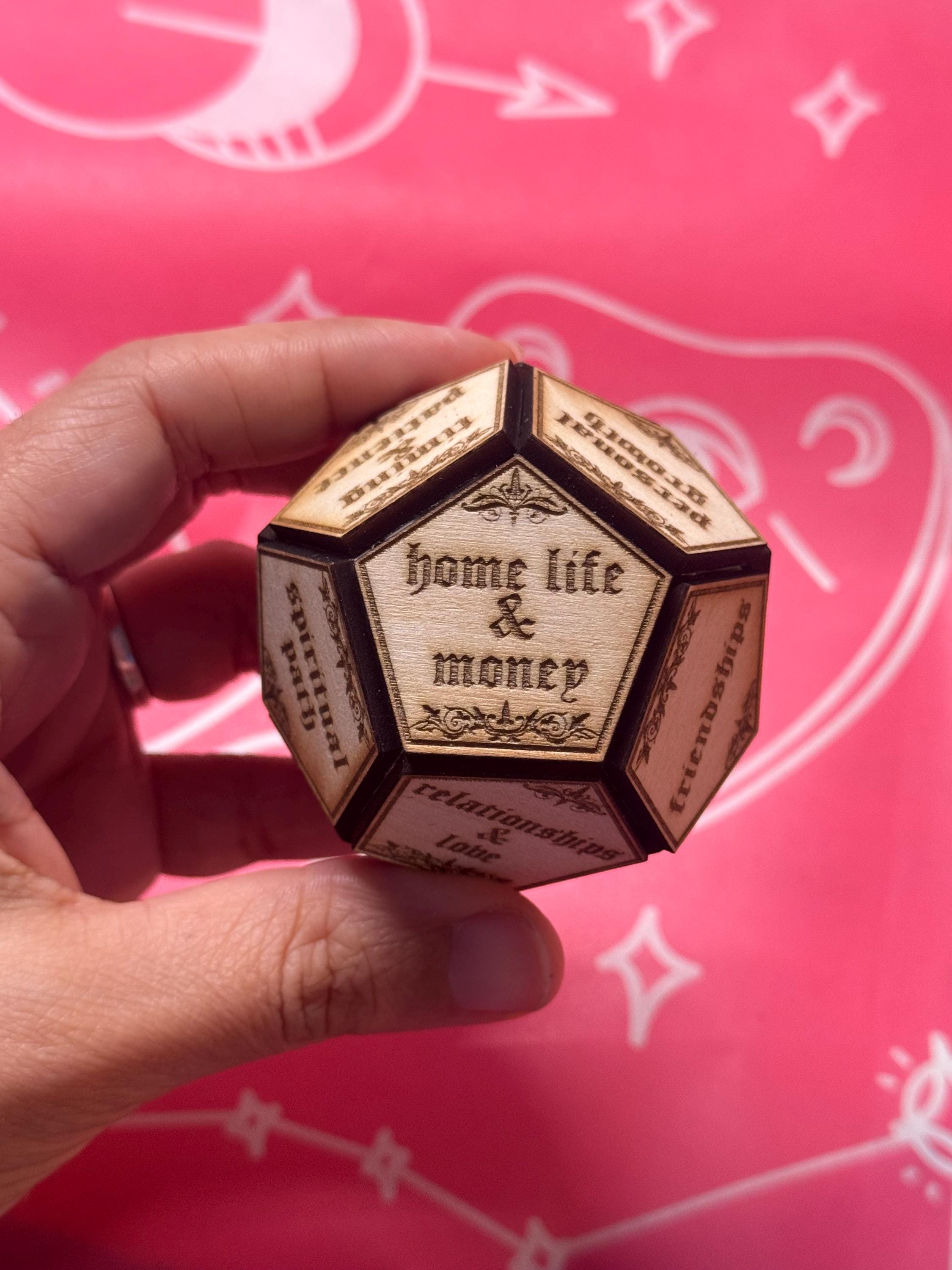 Life Theme Divination Die – Wooden Dice for Tarot-Inspired Readings, Shadow Work & Spiritual Clarity