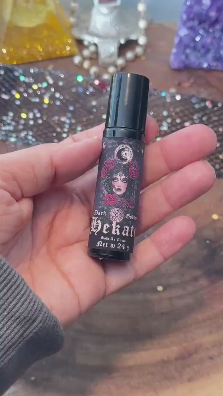 Hecate Perfume Oil: Witchcraft Ritual Anointing Oil (10ml)