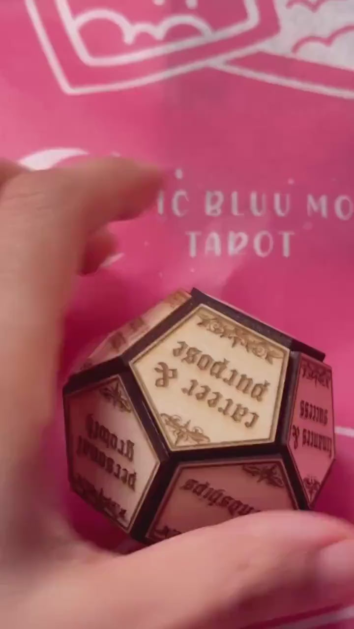 Life Theme Divination Die – Wooden Dice for Tarot-Inspired Readings, Shadow Work & Spiritual Clarity